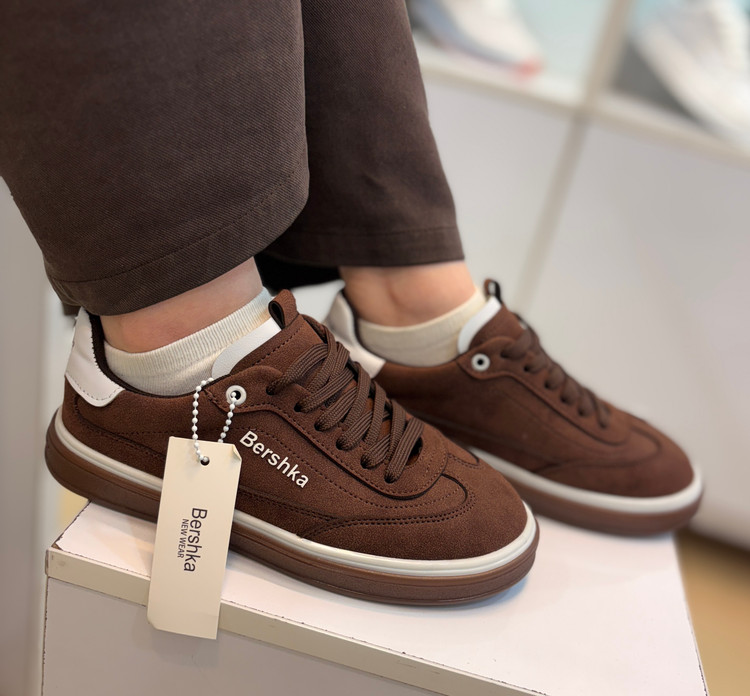 ونس Bershka